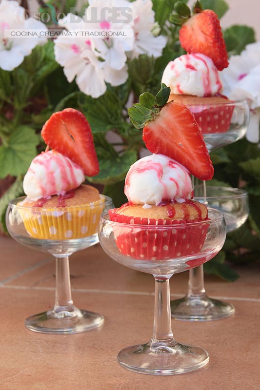 No solo dulces - Cupcakes de limón y fresa con helado de limón