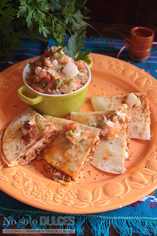 No solo dulces - Quesadillas mexicanas con carne, queso y tomate picante