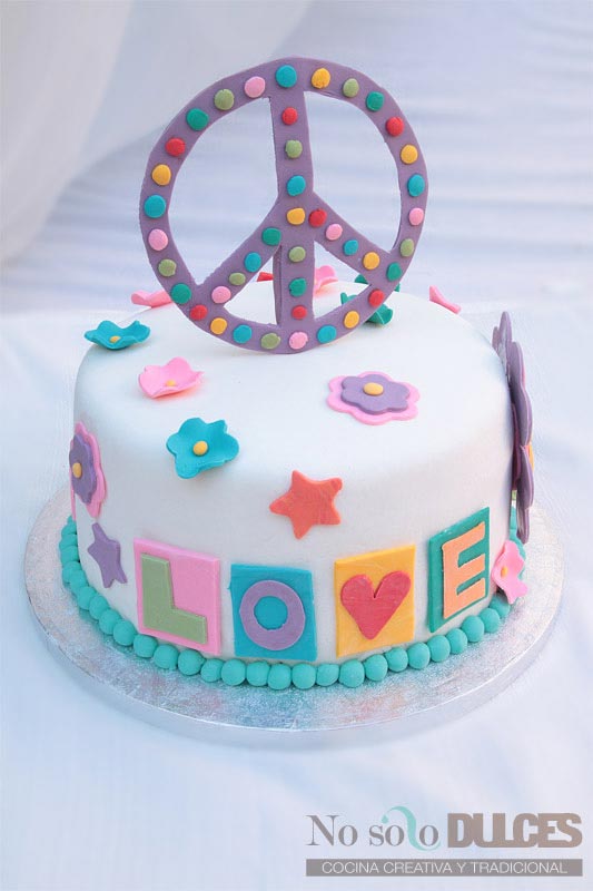 No solo dulces tarta fondant hippie colores flores