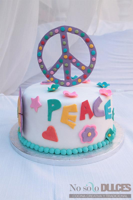 No solo dulces tarta fondant hippie colores flores