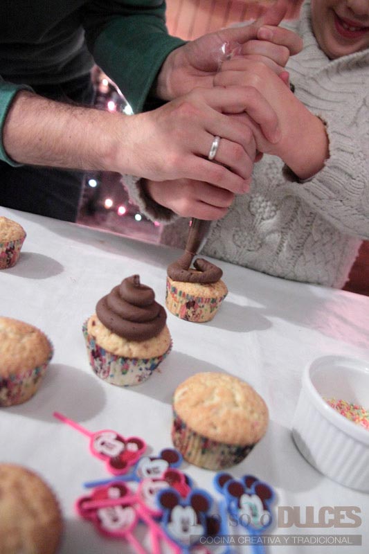 No solo dulces - Cocina dulce con niños - Cupcakes de vainilla y chocolate