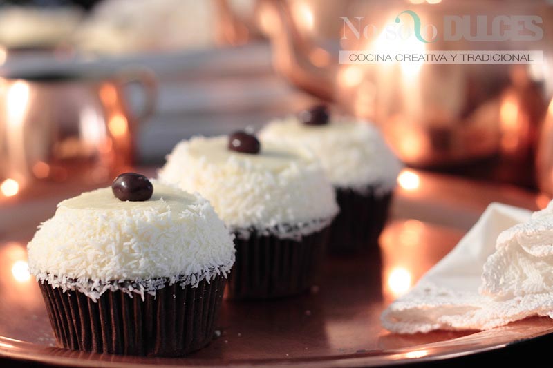 No solo dulces – Cupcakes de coco y fruta de la pasión