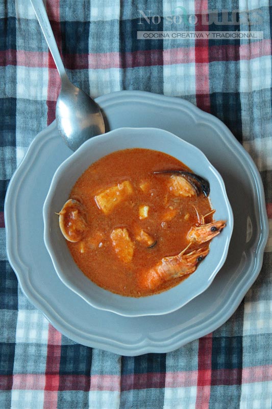 No solo dulces – Sopa de tomate y marisco para nochevieja