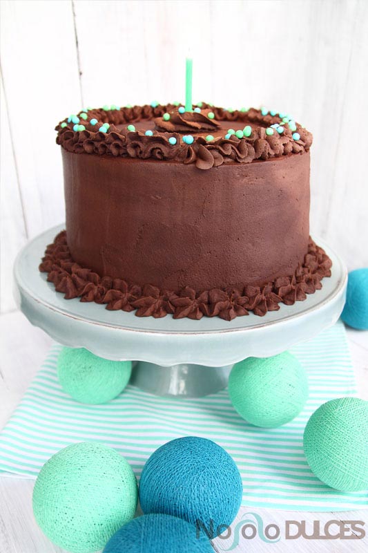 No solo dulces – Tarta de cumpleaños de chocolate, nueces y platano asado