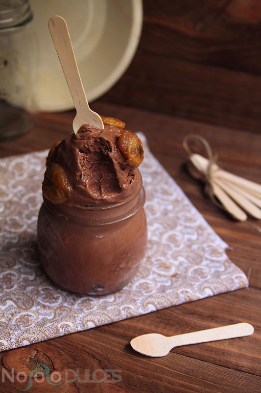 No solo dulces – Helado de chocolate y plátano caramelizado
