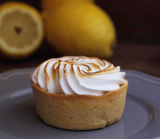 Tartaletas de limón y merengue [Lemon pie tarts]