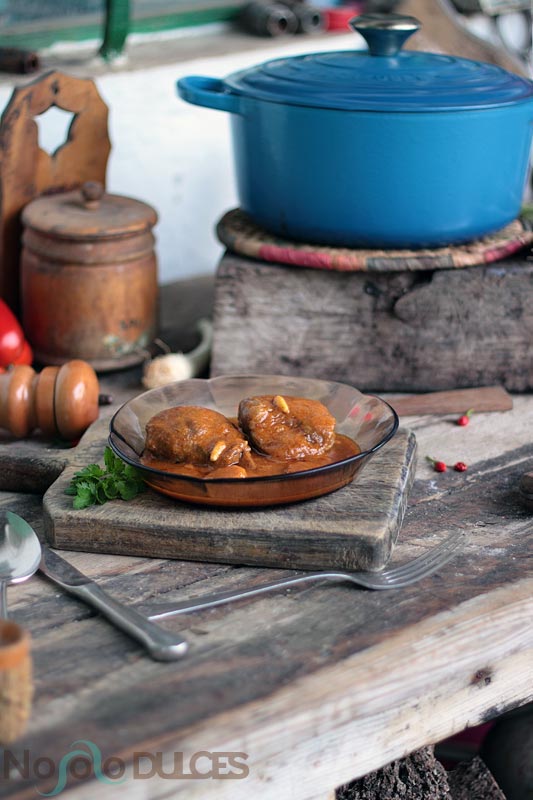 Carrilleras ibéricas de cerdo en salsa en cocotte